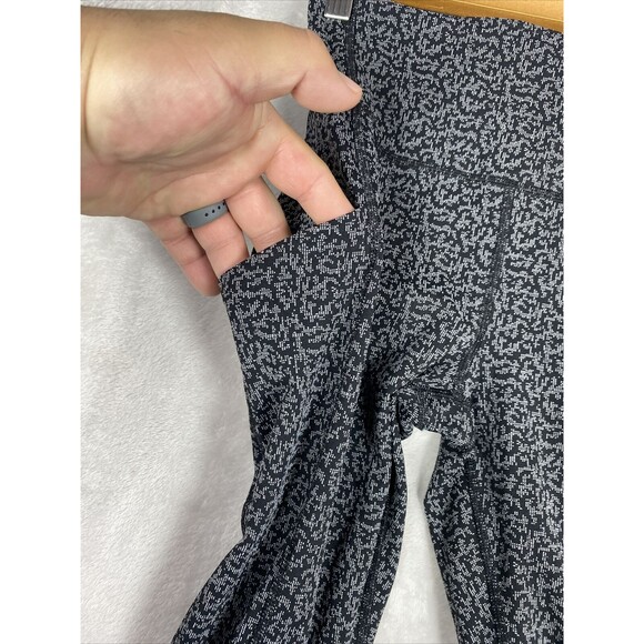 Athleta Women's XSmall Black Ultimate Stash Pocket‎ Textured 7/8 Tight Leggings - Picture 4 of 10